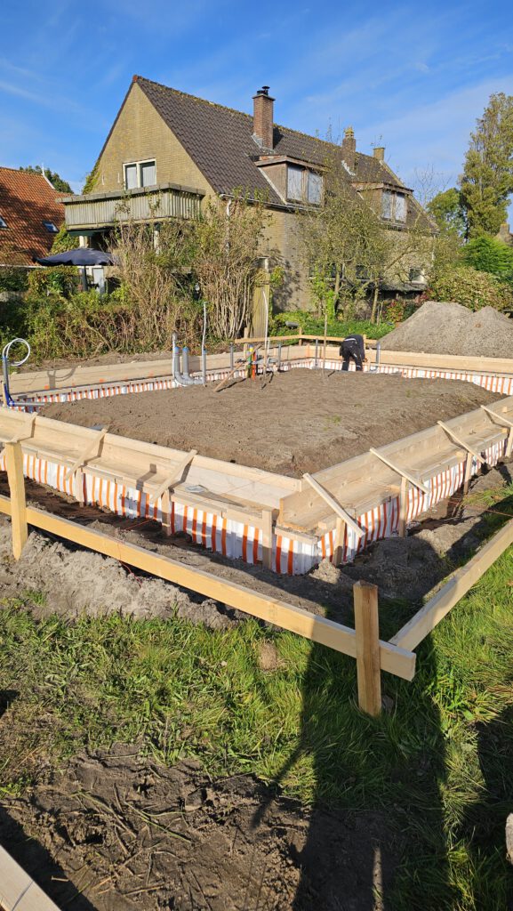 Wapeningsnetten aangebracht in fundering voor extra draagkracht