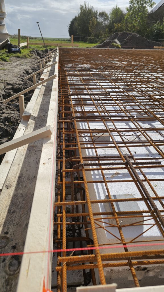 Detail van staalwapening in strokenfundering