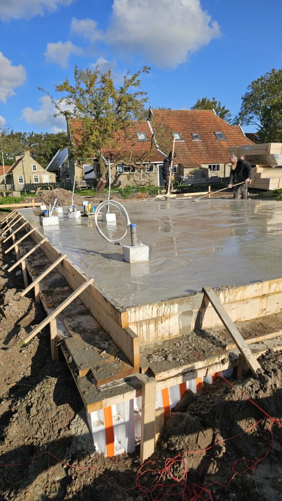 Afwerken en egaliseren van vers gestorte betonvloer